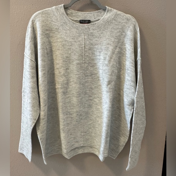 Vince Camuto Sweaters - 🌺 CLEARANCE 🌺 Vince Camuto Center Seam Crewneck Sweater - NWT